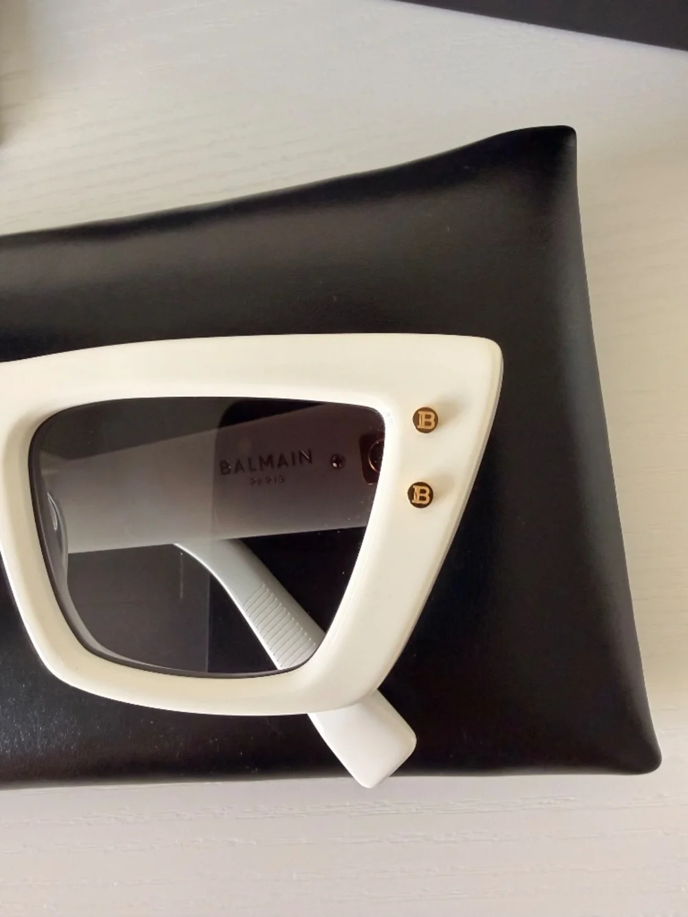 New BALMAIN White Cat Eye Sunglasses B-EYE BPS 156C-54 WHT-GLD Authentic